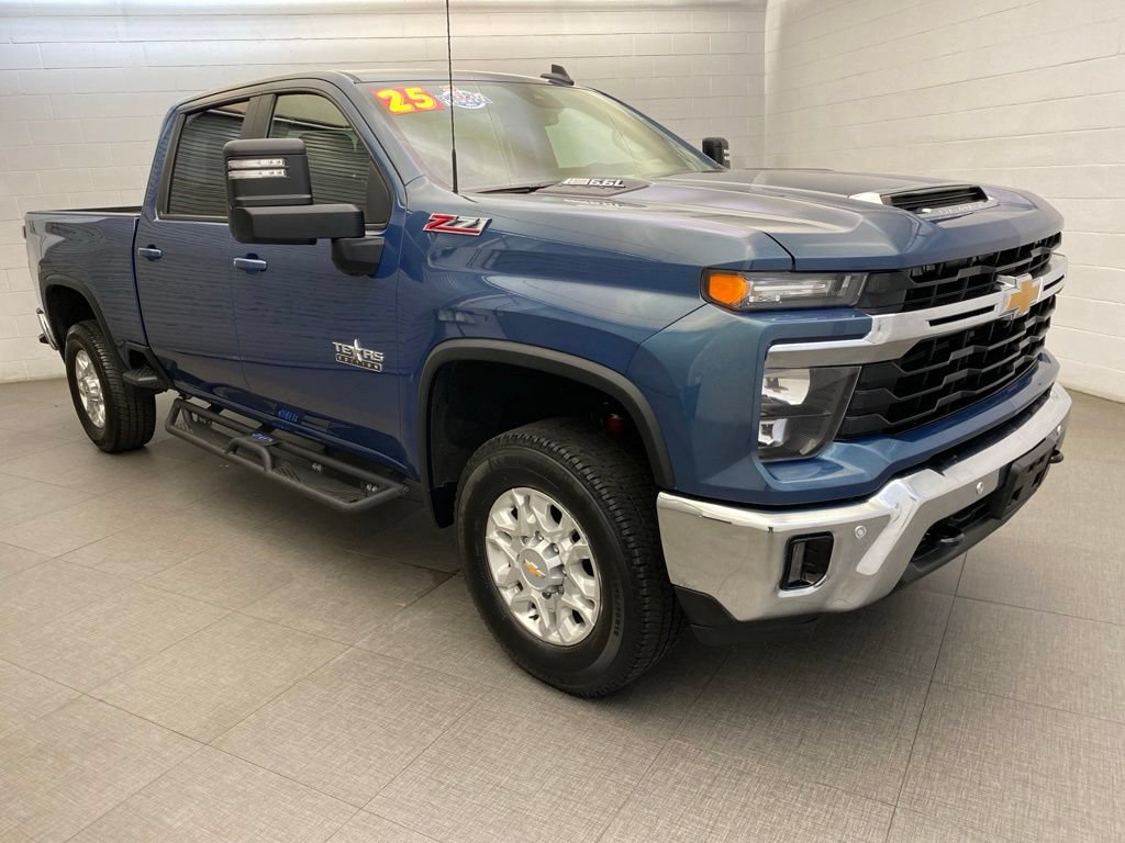 Used 2025 Chevrolet Silverado 2500 LT w/ Texas Edition AWD/4WD image 4