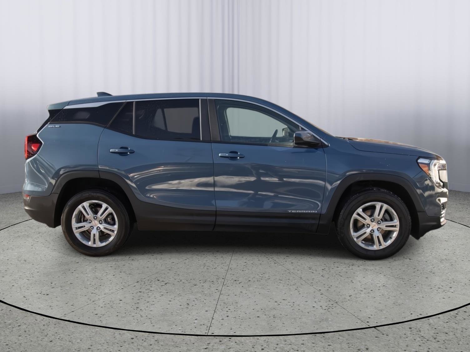 Used 2024 GMC Terrain SLE image 24