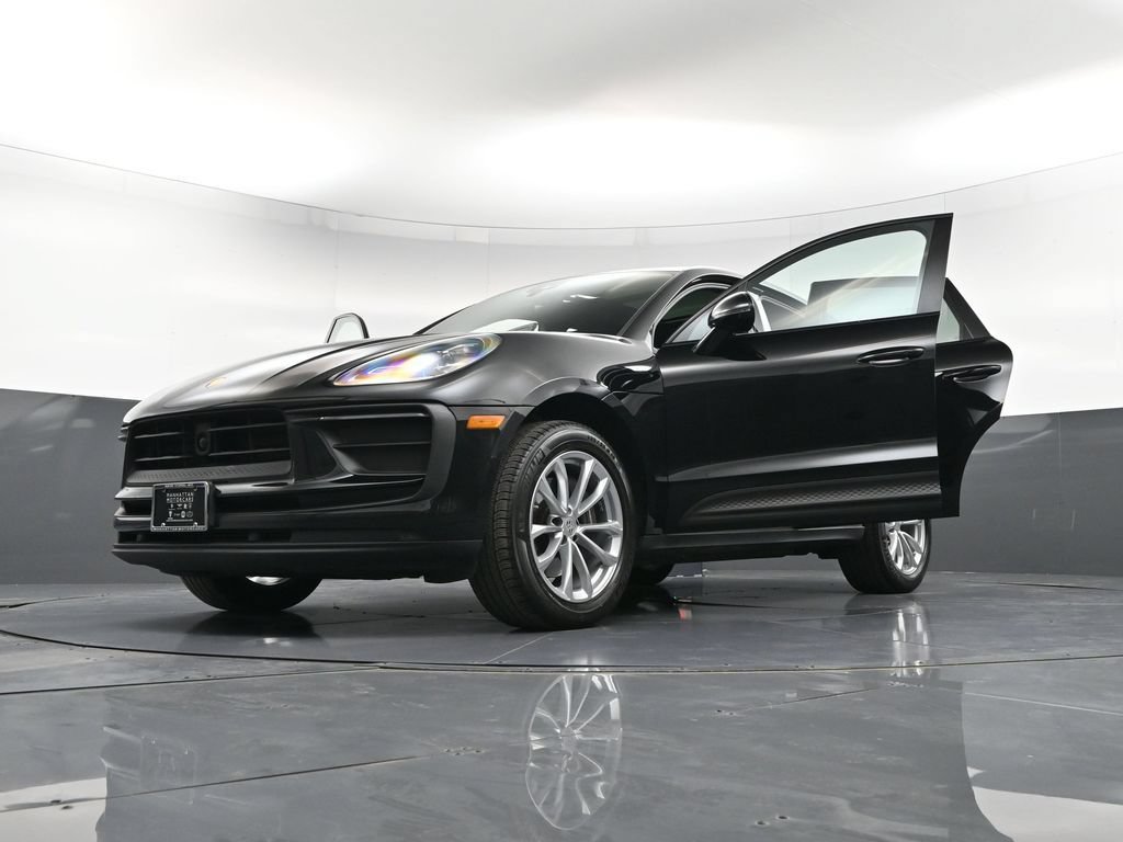 Certified 2023 Porsche Macan Turbo AWD/4WD image 36