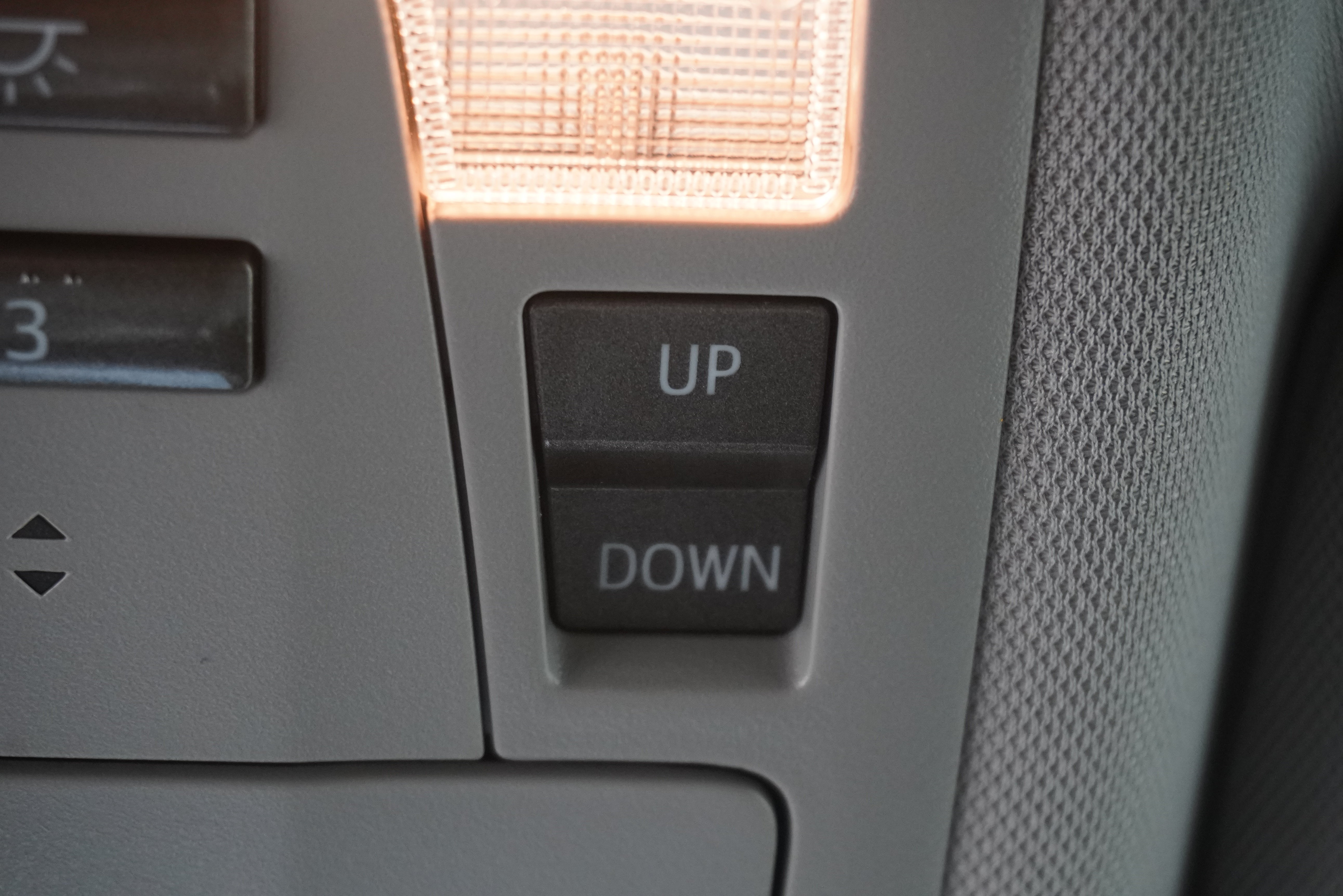Used 2017 Toyota Highlander XLE FWD image 25