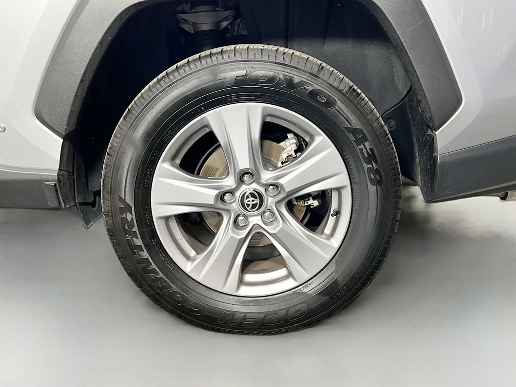 Used 2025 Toyota RAV4 LE AWD/4WD image 29