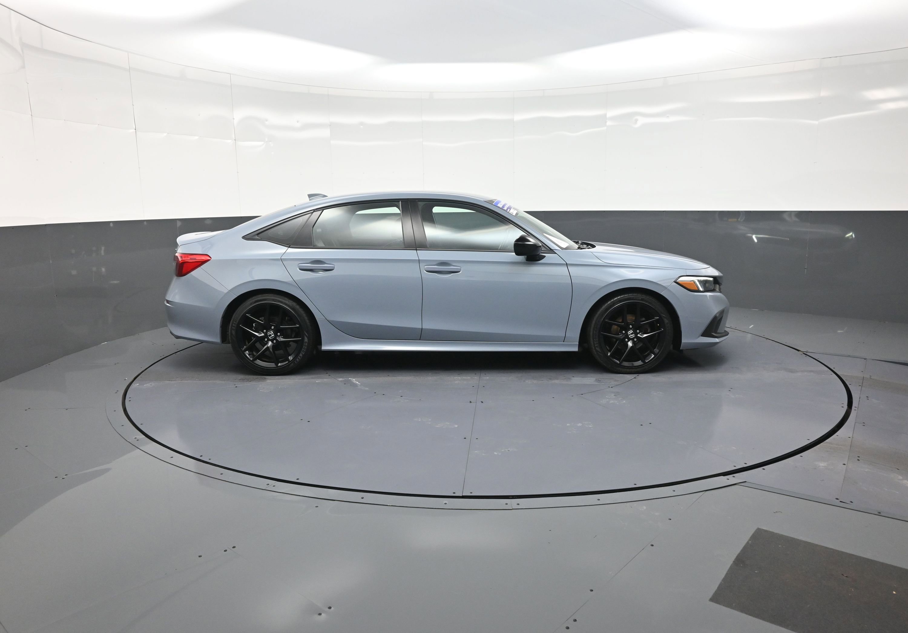 Used 2023 Honda Civic Sport image 2