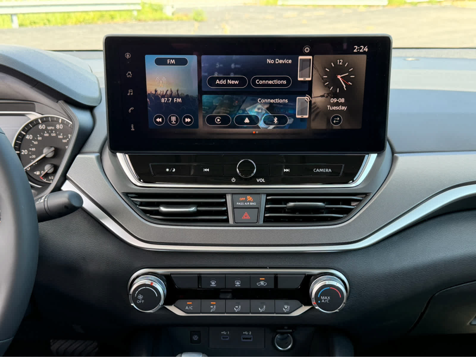 New 2026 Nissan Altima 2.5 SR AWD/4WD image 13