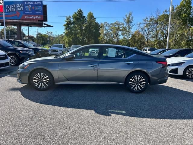 Used 2023 Nissan Altima 2.5 SV FWD image 6