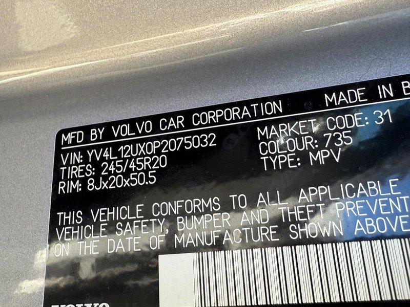 Certified 2023 Volvo XC40 B5 Ultimate w/ Protection Package Premier image 23