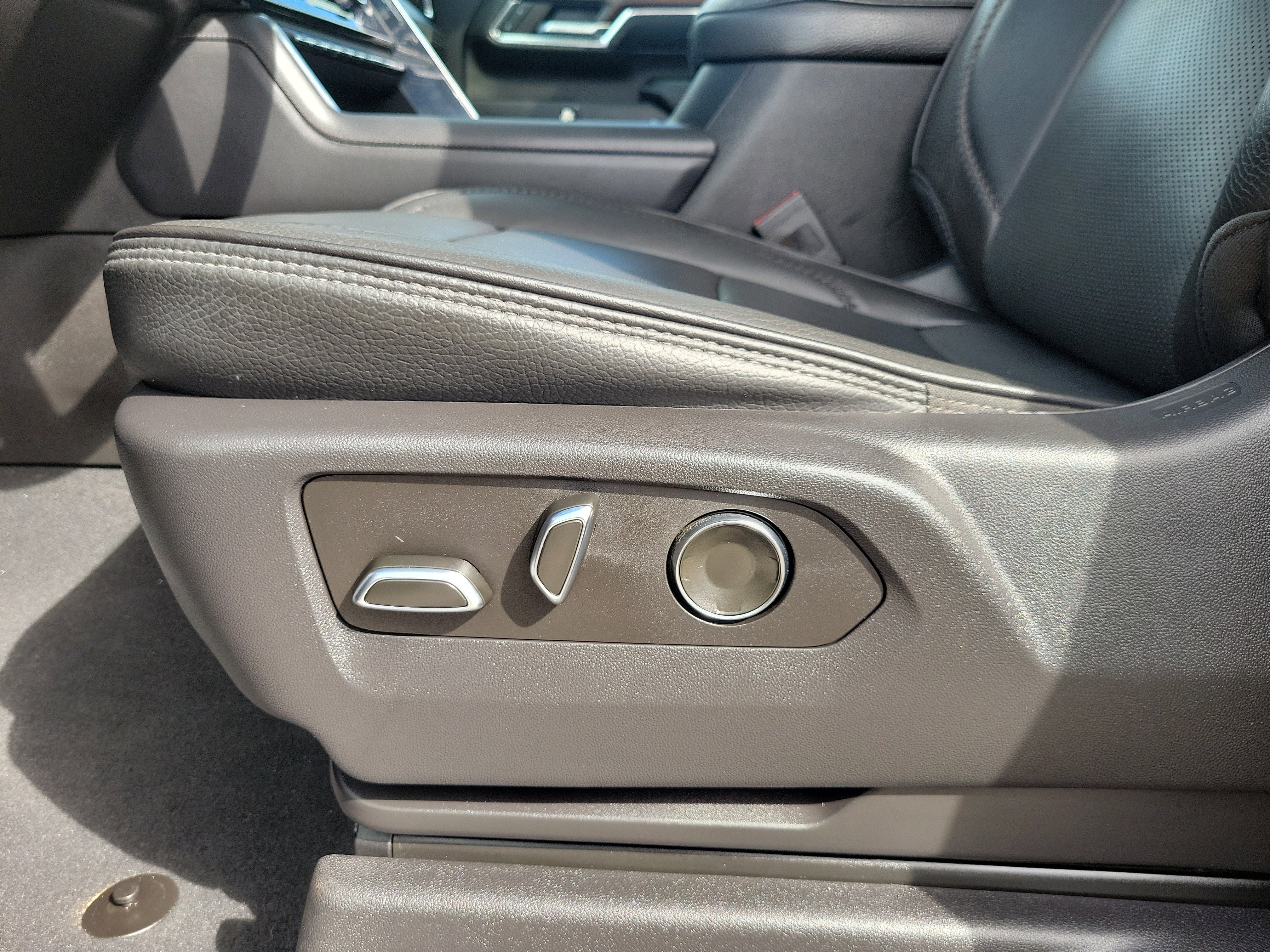 Used 2024 GMC Sierra 2500 Denali w/ Denali Reserve Package image 14