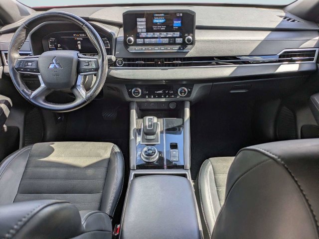 Used 2024 Mitsubishi Outlander FWD image 17