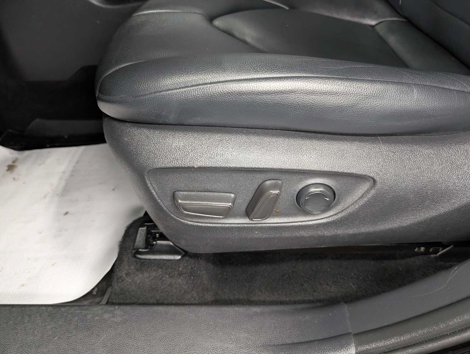 Used 2021 Toyota Highlander XLE AWD/4WD image 39