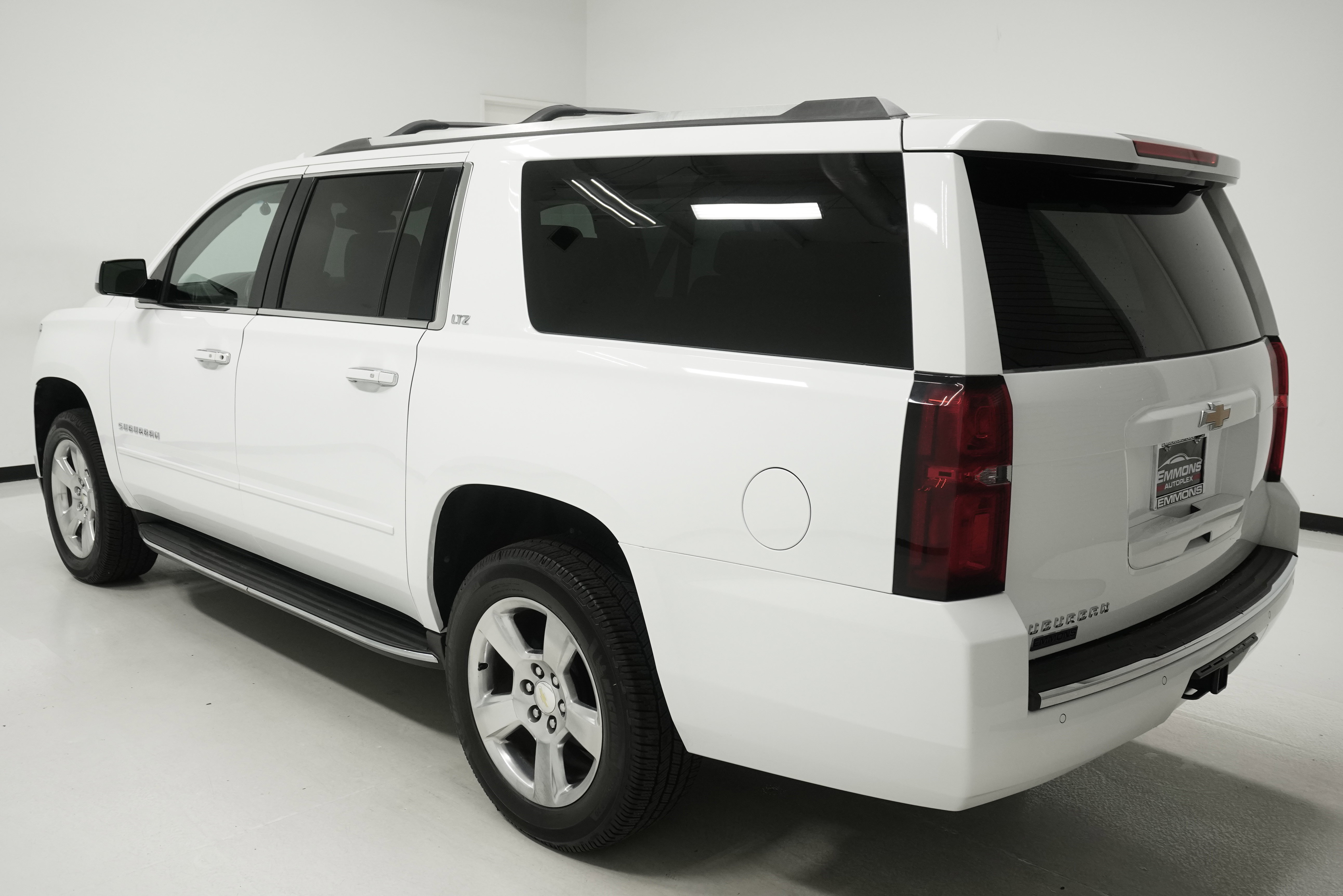 Used 2016 Chevrolet Suburban LTZ image 5