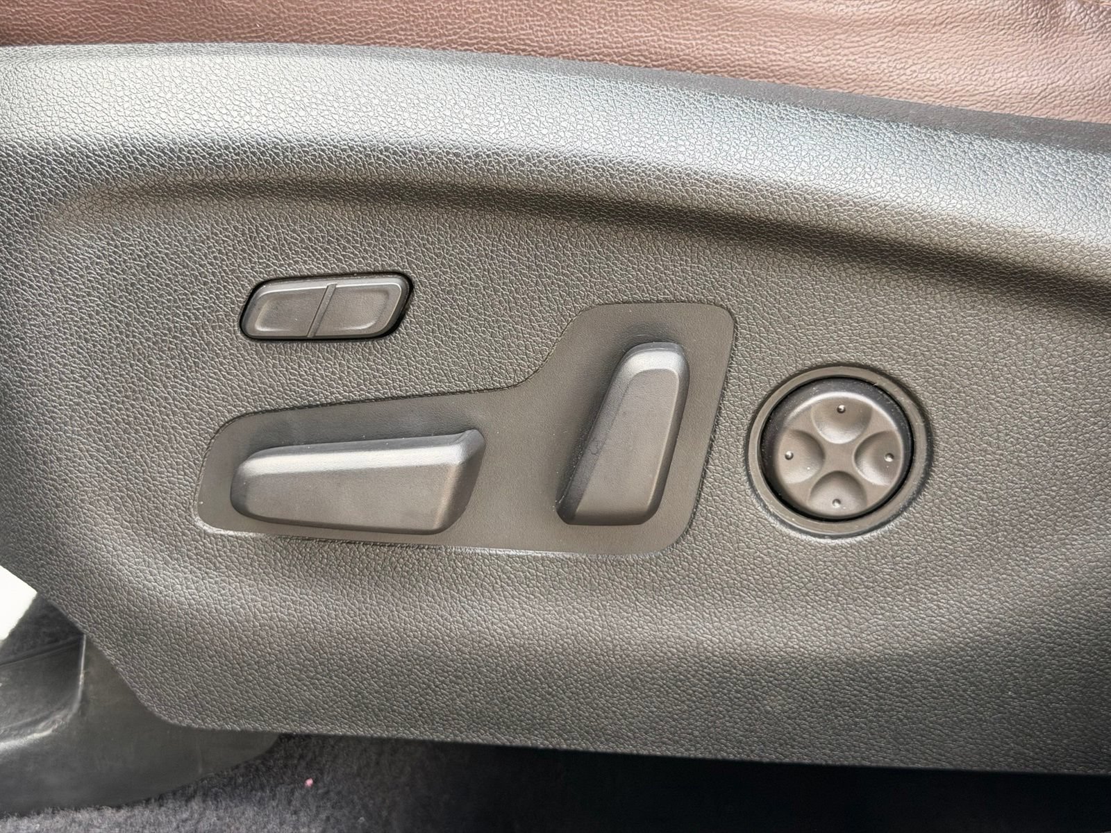 Used 2019 Kia Sorento SX w/ SX Touring Package FWD image 17