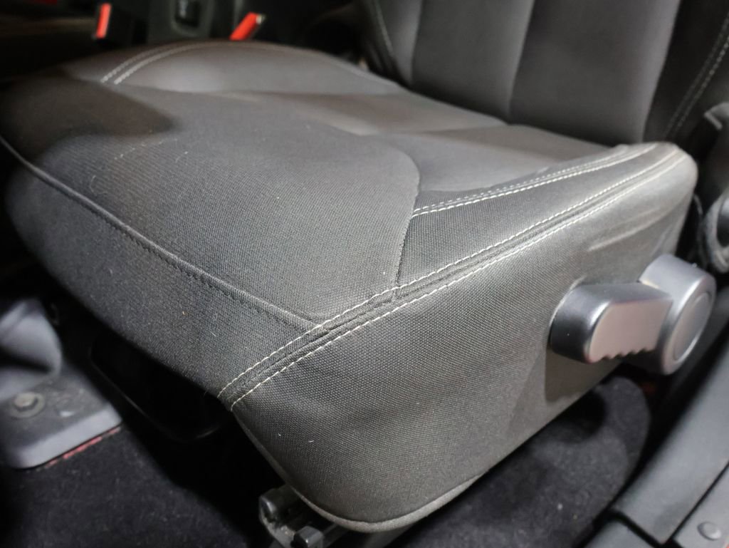 Used 2017 Jeep Wrangler Unlimited Sahara w/ Connectivity Group image 11