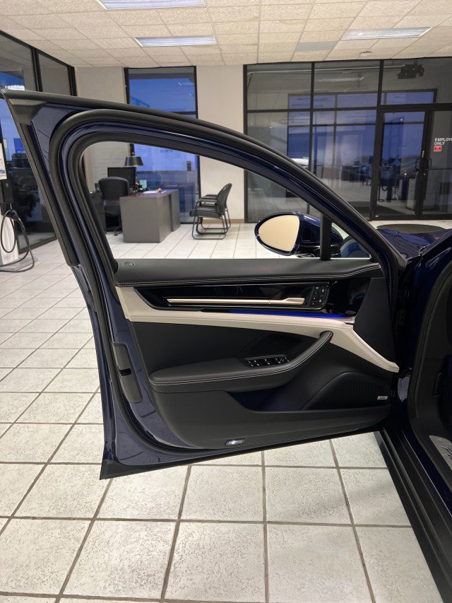 Used 2024 Porsche Panamera 4 image 20