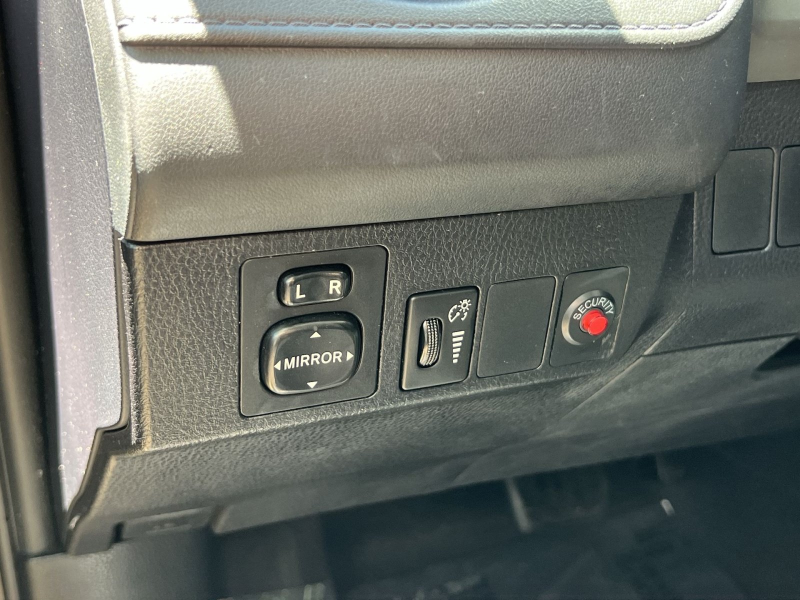 Used 2016 Toyota RAV4 LE FWD image 26