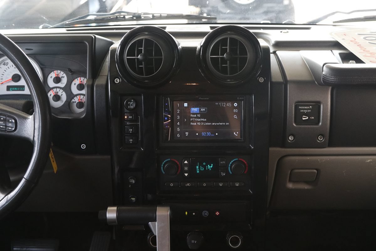 Used 2004 HUMMER H2 w/ Preferred Equipment Group AWD/4WD image 16
