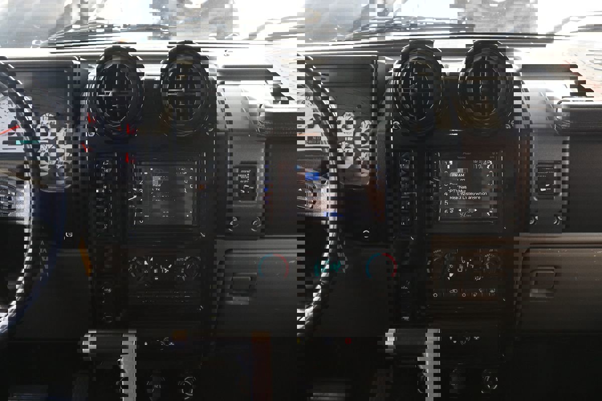 Used 2004 HUMMER H2 w/ Preferred Equipment Group image 16