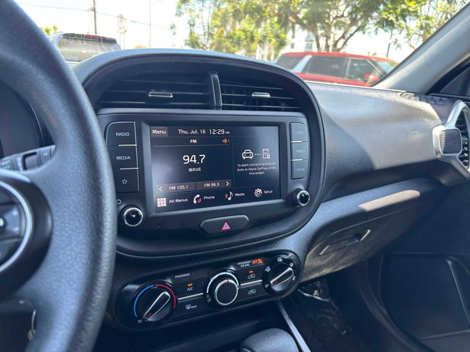Used 2025 Kia Soul LX w/ LX Technology Package FWD image 20