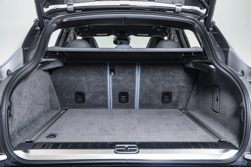 Used 2025 Aston Martin DBX 707 image 31