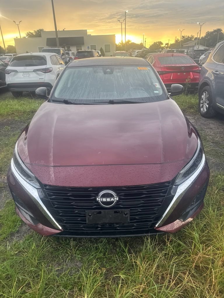 Used 2025 Nissan Altima 2.5 SV FWD image 2