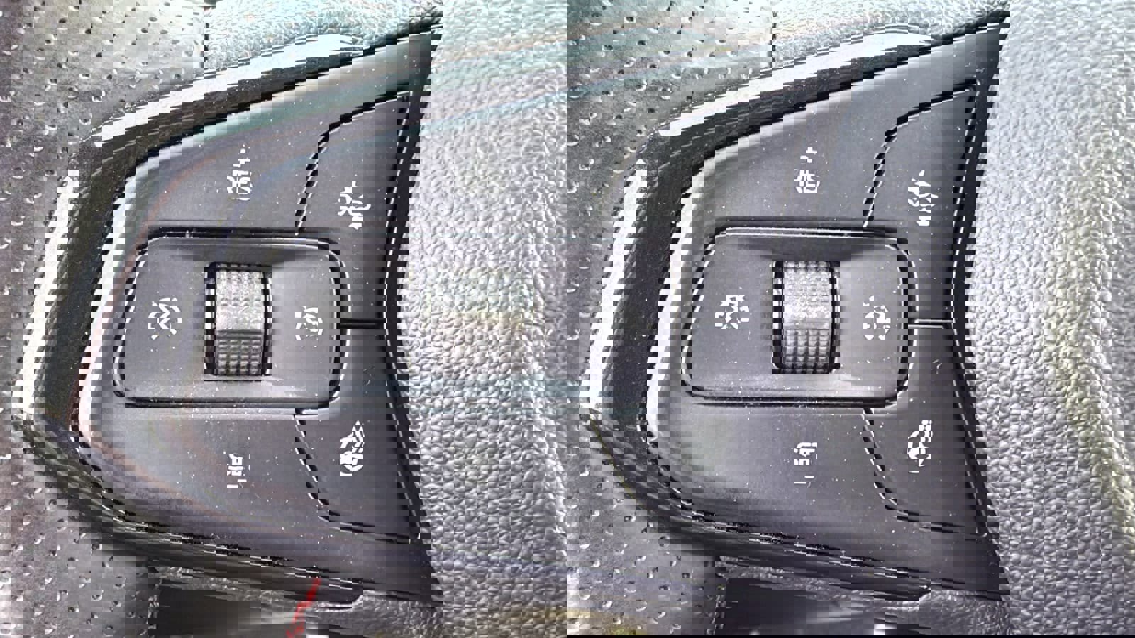 Used 2025 Chevrolet Trax RS w/ Driver Confidence Package image 14