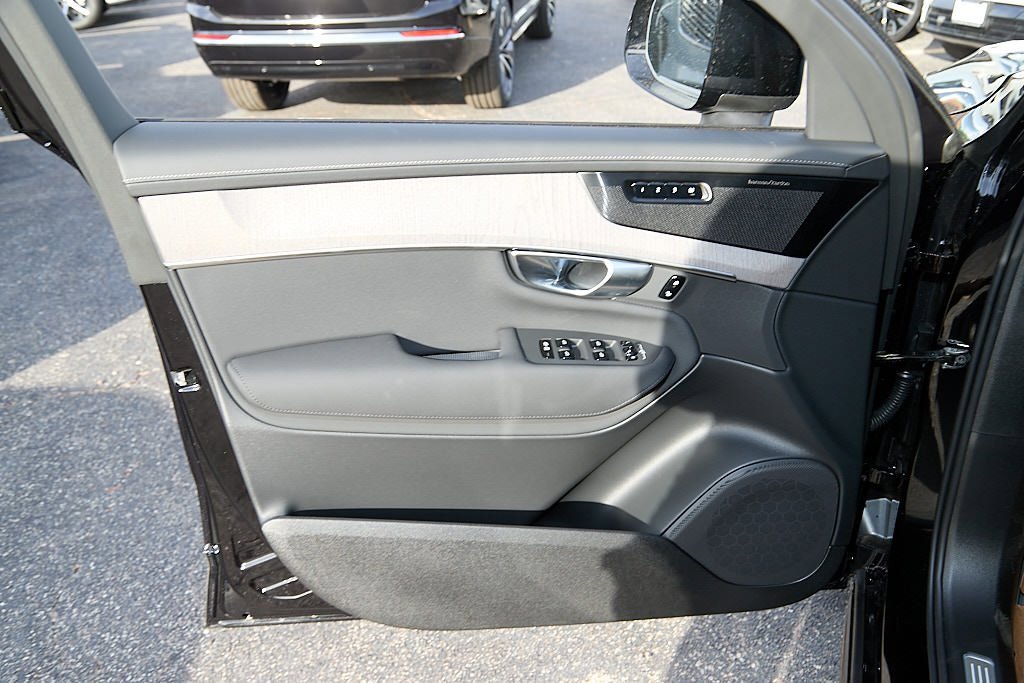 New 2026 Volvo XC90 B6 Ultra w/ Protection Package image 10
