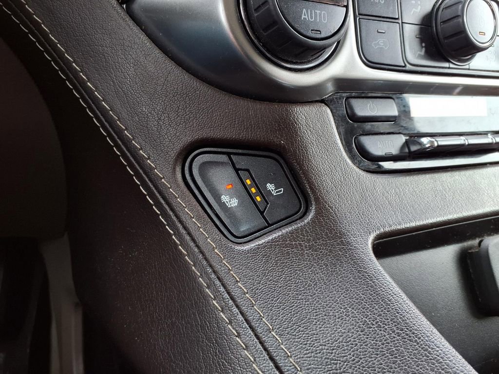 Used 2018 Chevrolet Tahoe LT image 15
