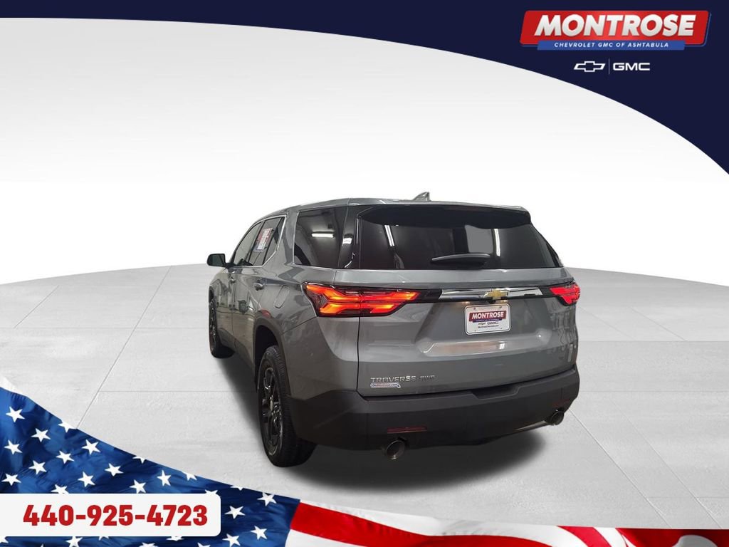 Used 2023 Chevrolet Traverse LS image 3