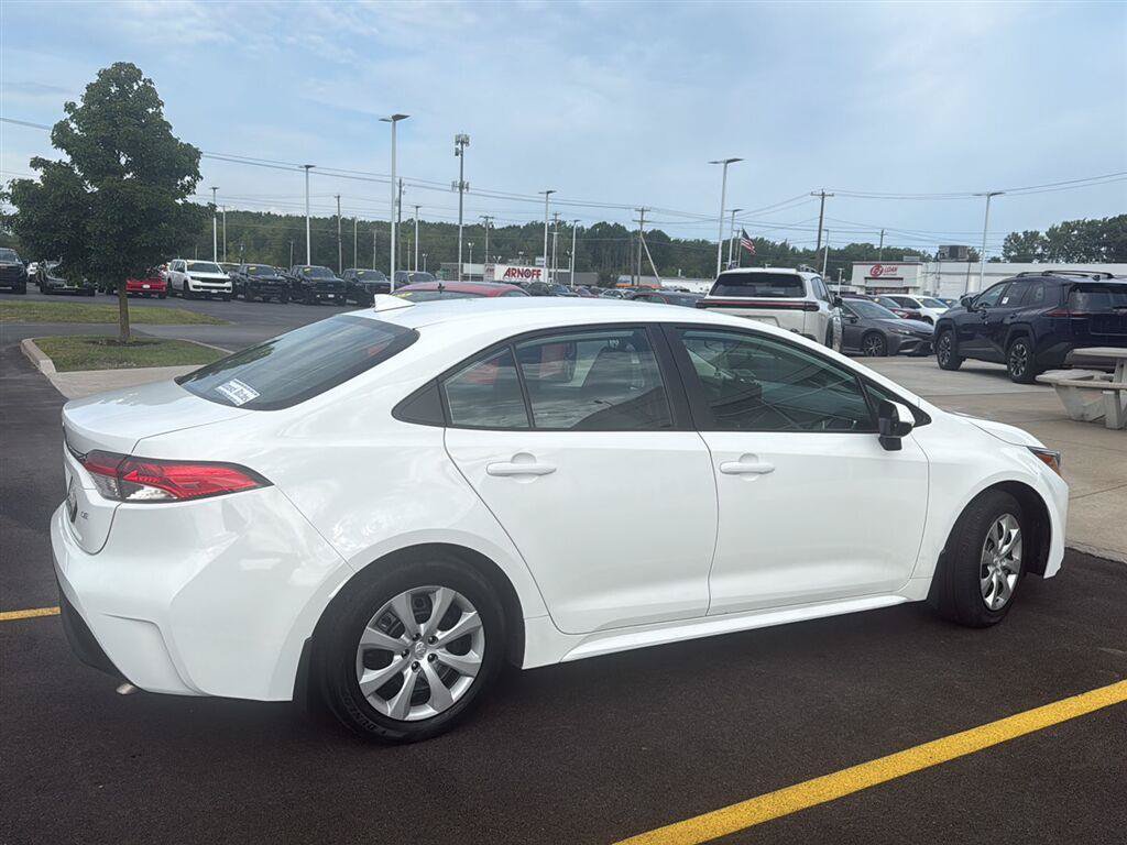 Used 2024 Toyota Corolla LE FWD image 4