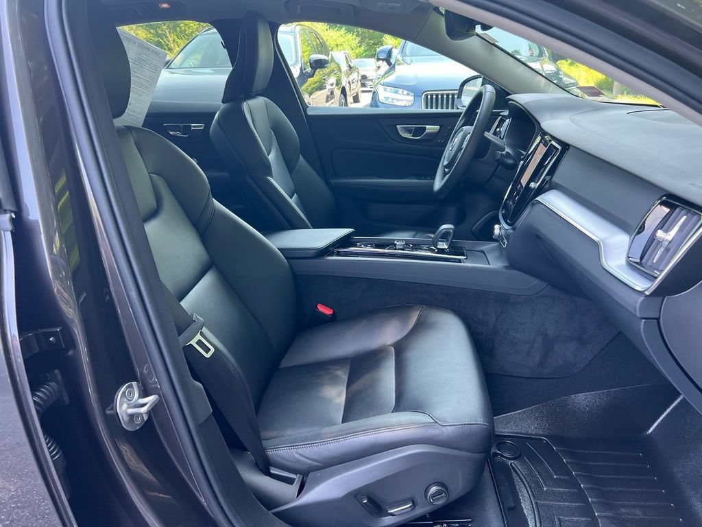 Certified 2025 Volvo S60 B5 Core AWD/4WD image 26