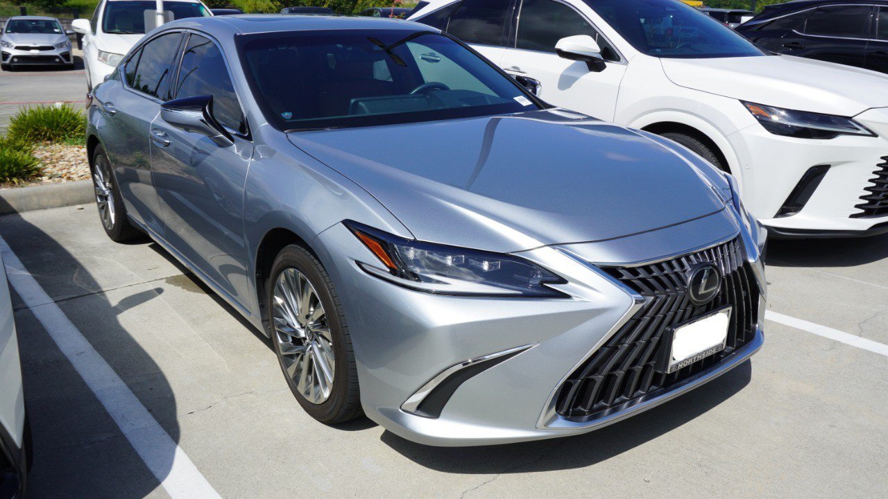 Used 2023 Lexus ES 350 Ultra Luxury w/ Accessory Package (Z2) FWD image 3