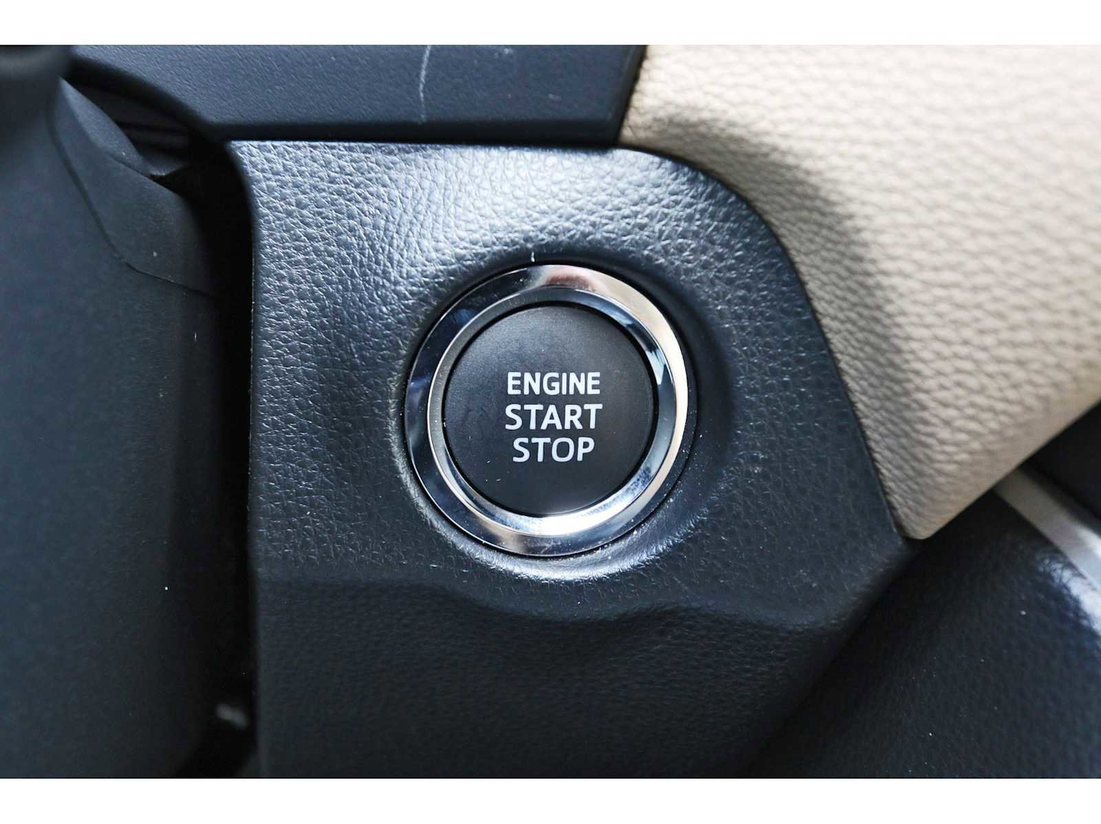 Used 2025 Toyota RAV4 Limited image 26