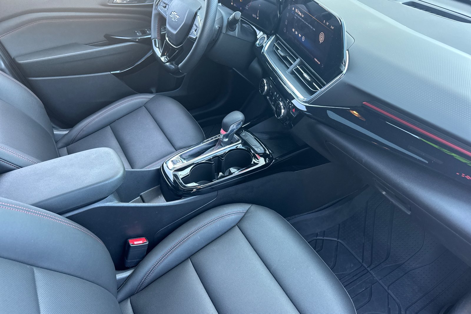 Used 2026 Chevrolet Trax RS w/ Sunroof Package FWD image 19