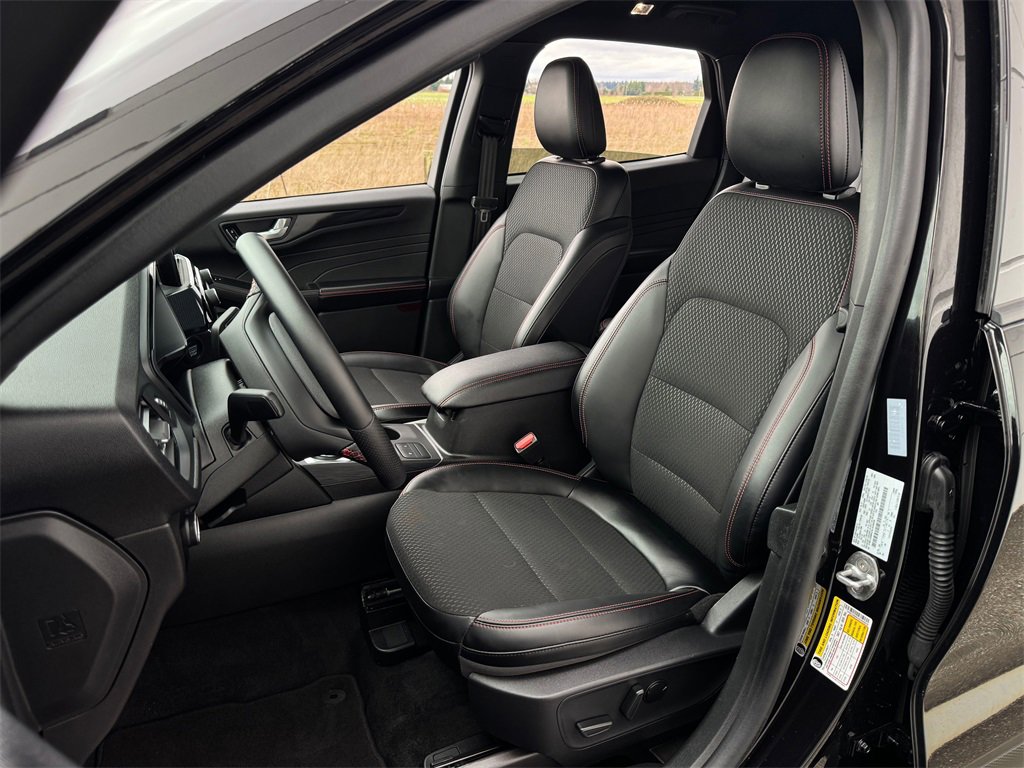 Used 2025 Ford Escape ST-Line image 9