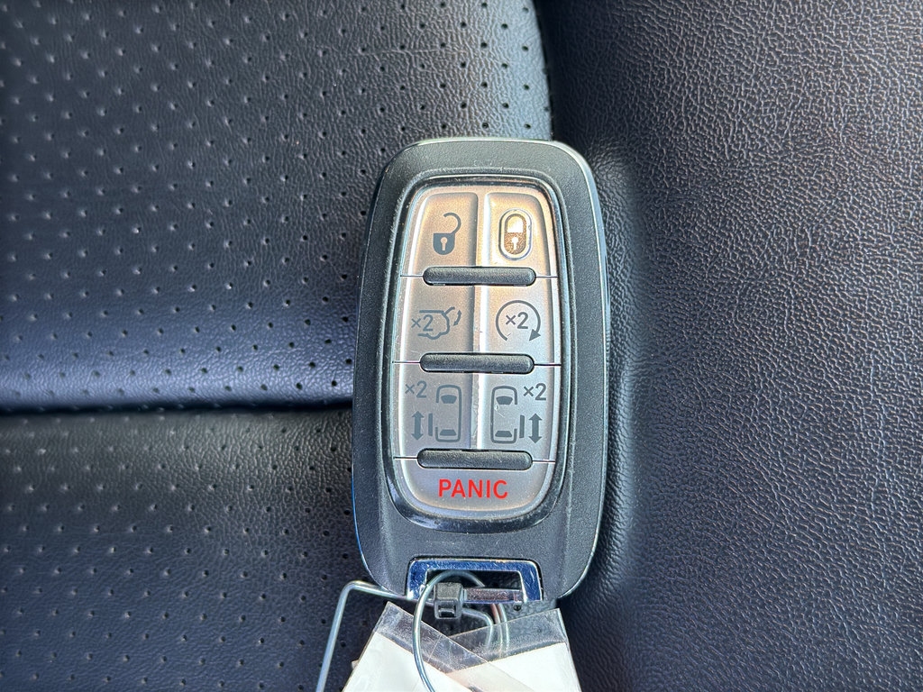 Used 2025 Chrysler Pacifica Select FWD image 40