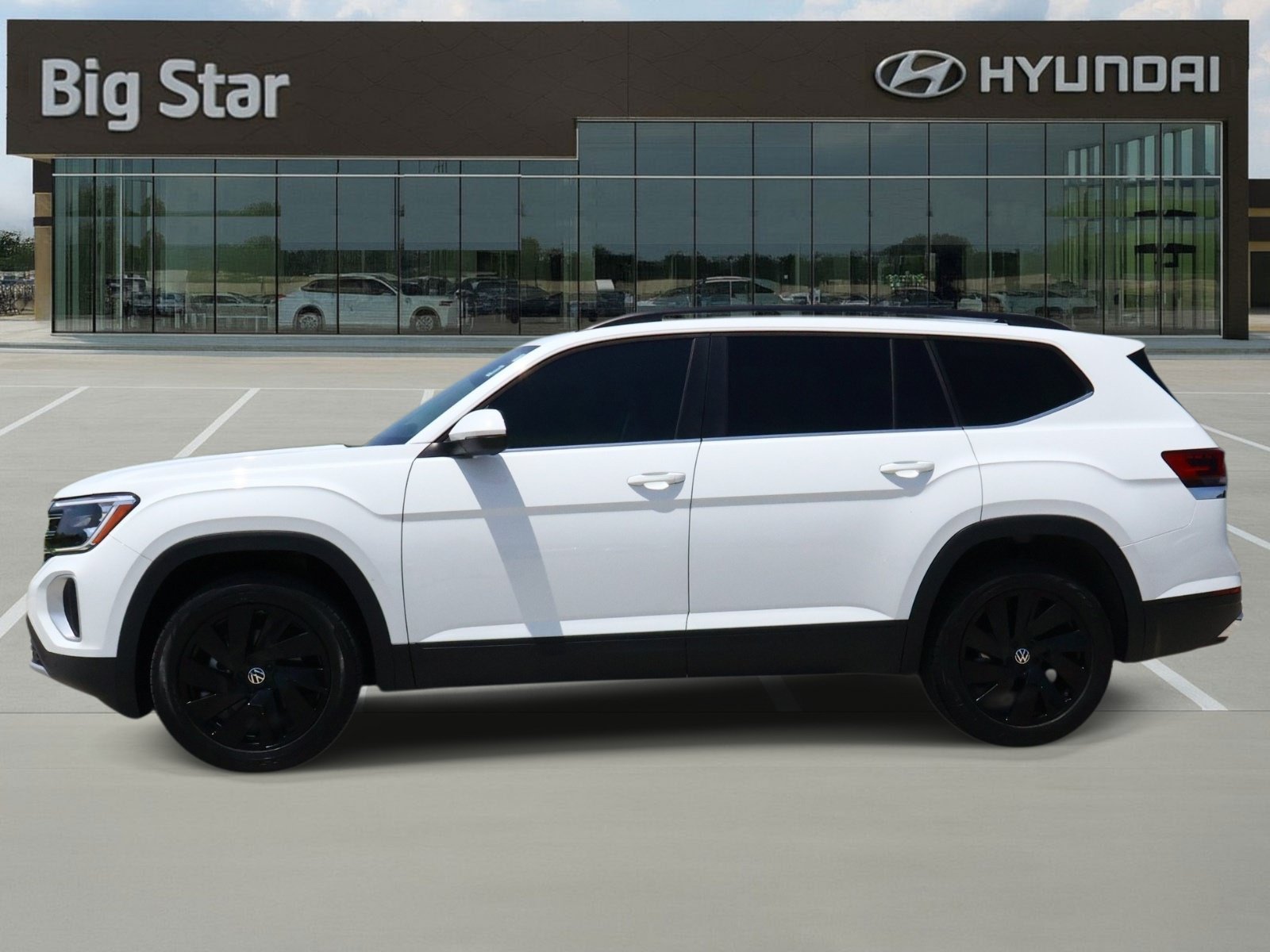 Used 2025 Volkswagen Atlas SE FWD image 2