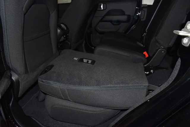 Used 2023 Jeep Wrangler Unlimited Sahara AWD/4WD image 12