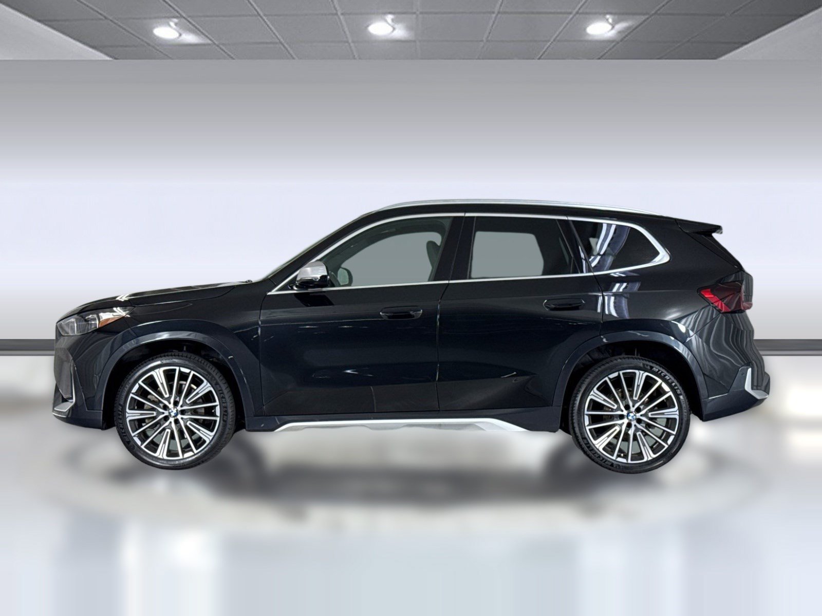 Certified 2023 BMW X1 xDrive28i w/ Convenience Package AWD/4WD image 2