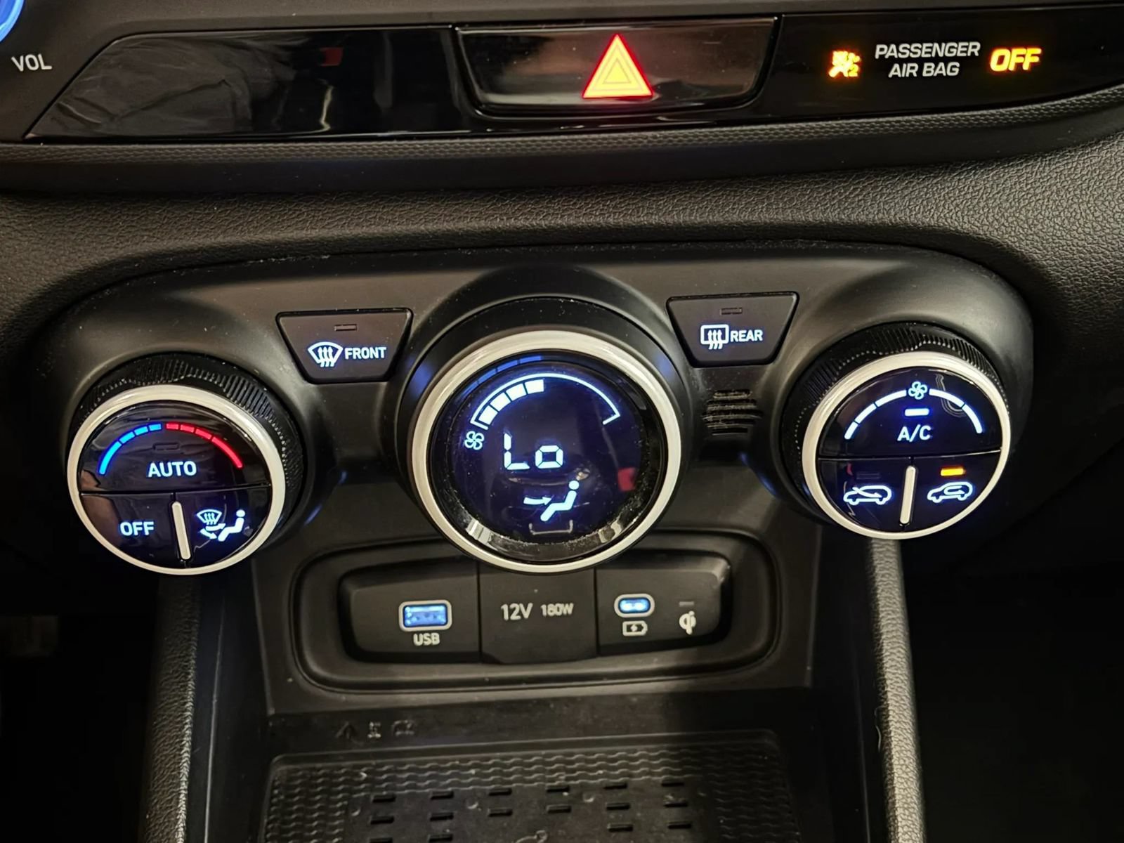 Used 2023 Hyundai Venue Limited FWD image 29