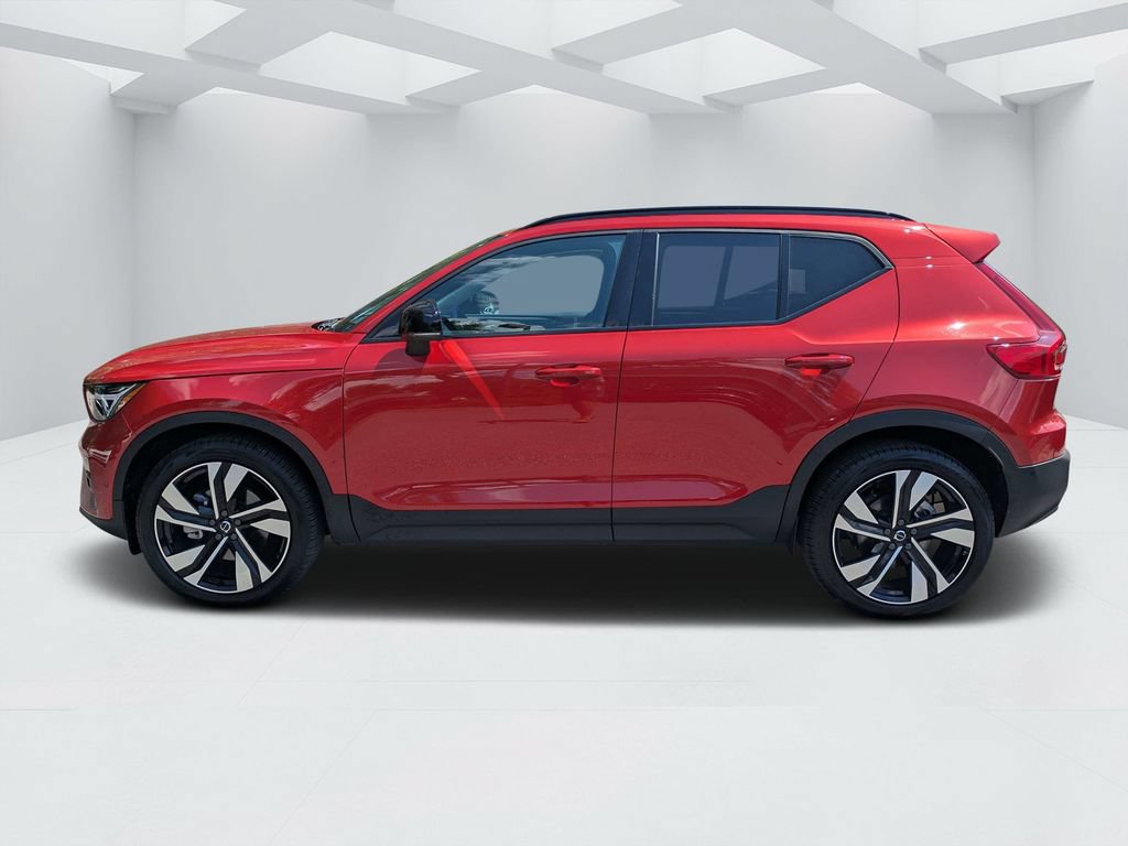 Certified 2025 Volvo XC40 B5 Plus AWD/4WD image 5
