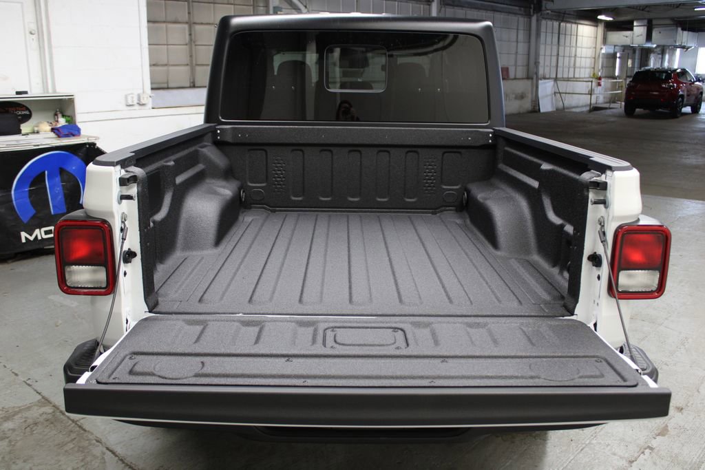 New 2026 Jeep Gladiator Sport image 30