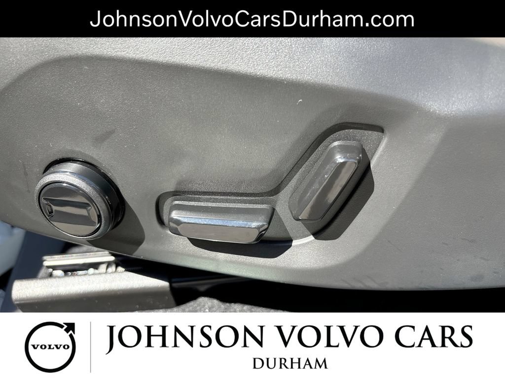 New 2026 Volvo XC90 B5 Plus w/ Protection Package Premier AWD/4WD image 13