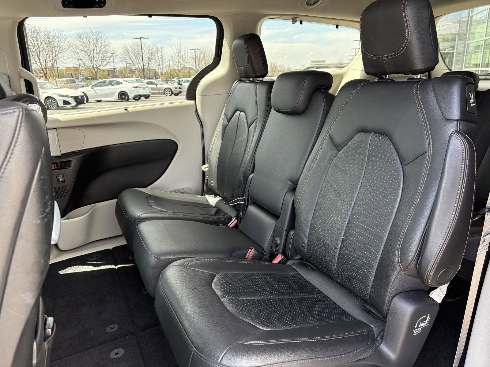 Used 2018 Chrysler Pacifica Touring-L Plus image 18