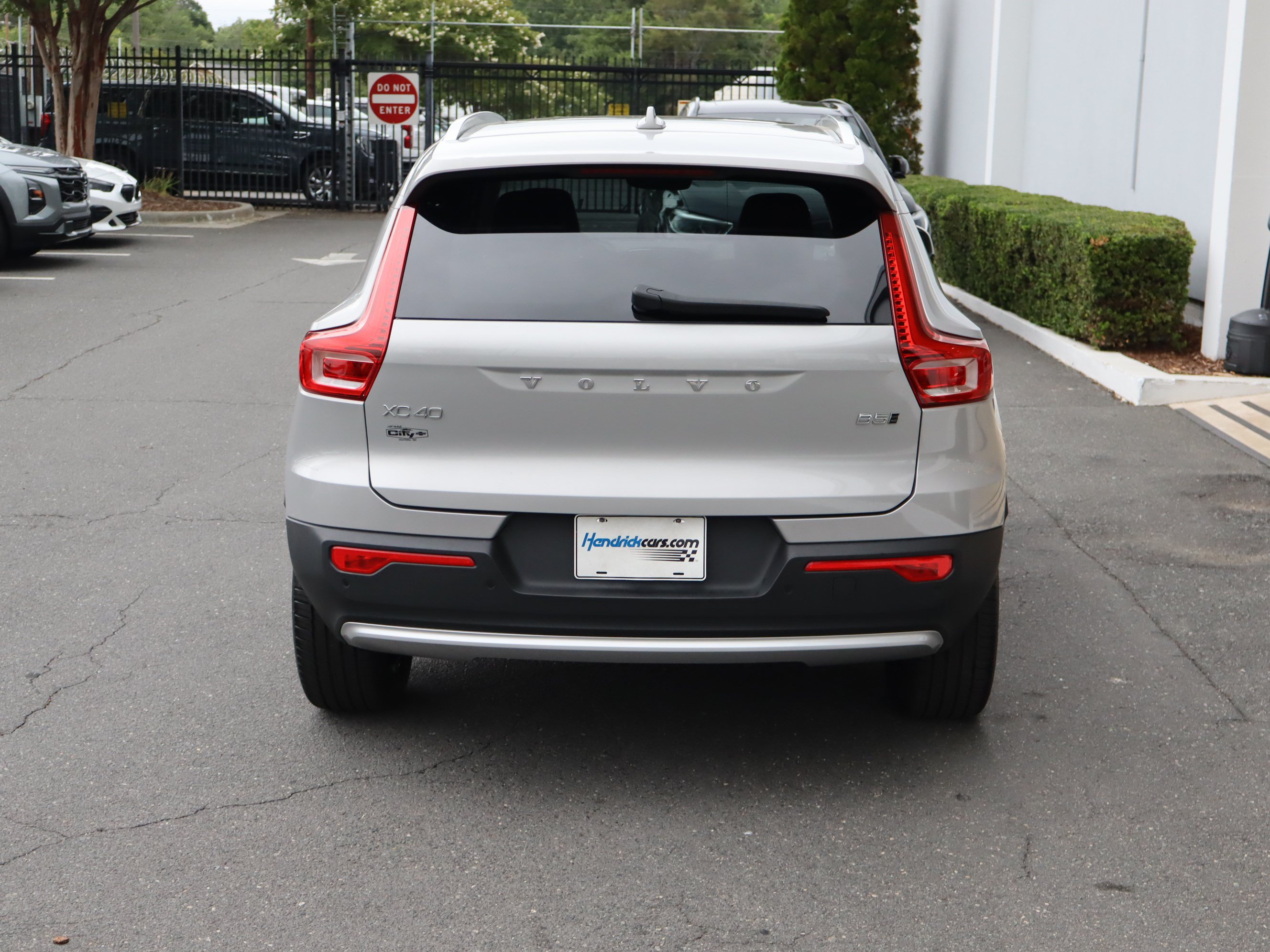 Used 2025 Volvo XC40 B5 Core AWD/4WD image 9