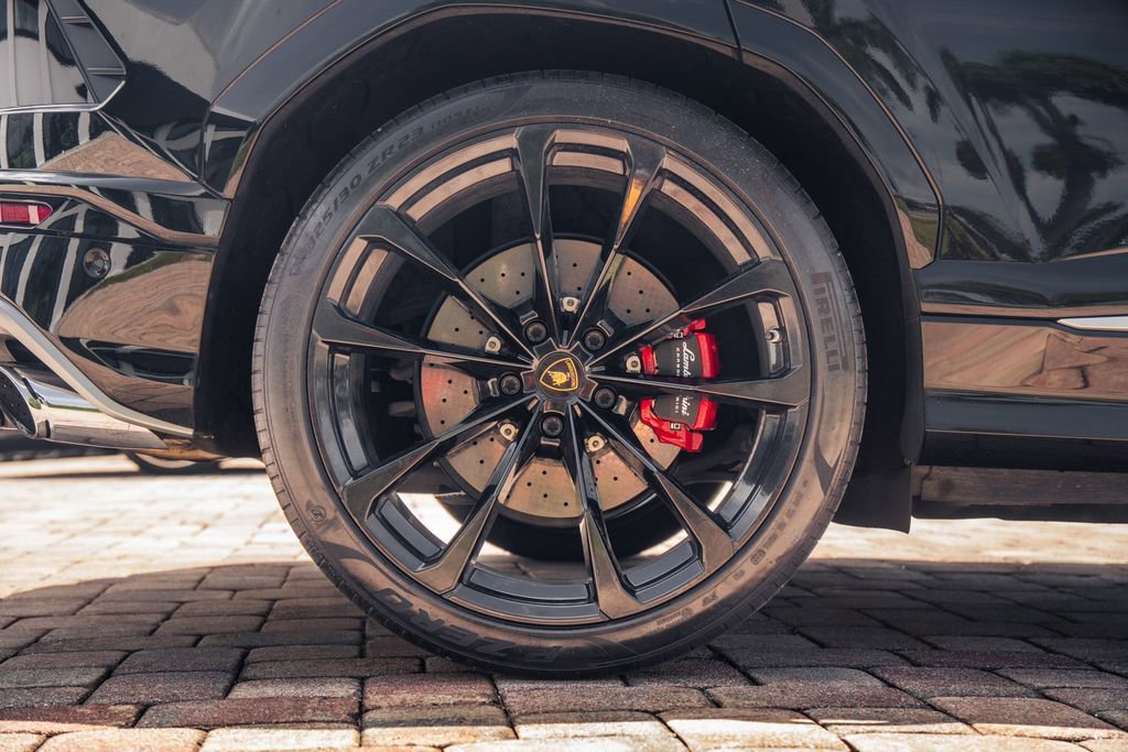 Used 2019 Lamborghini Urus AWD/4WD image 13