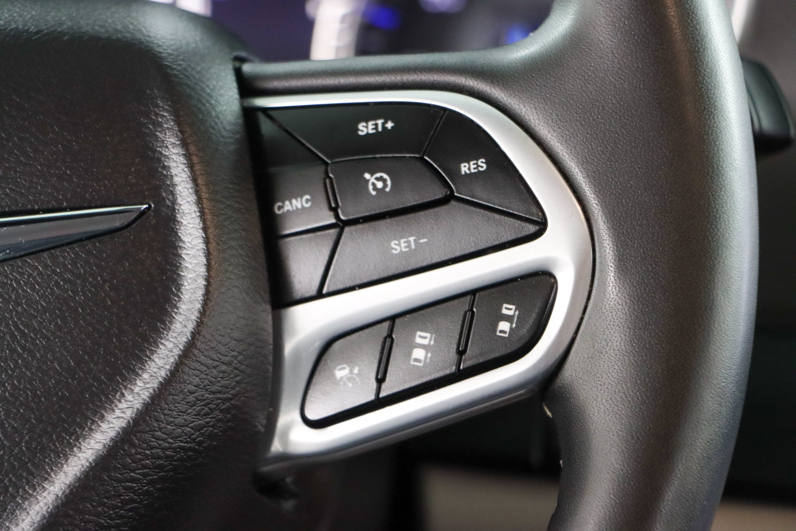 Used 2023 Chrysler Pacifica Touring-L FWD image 14