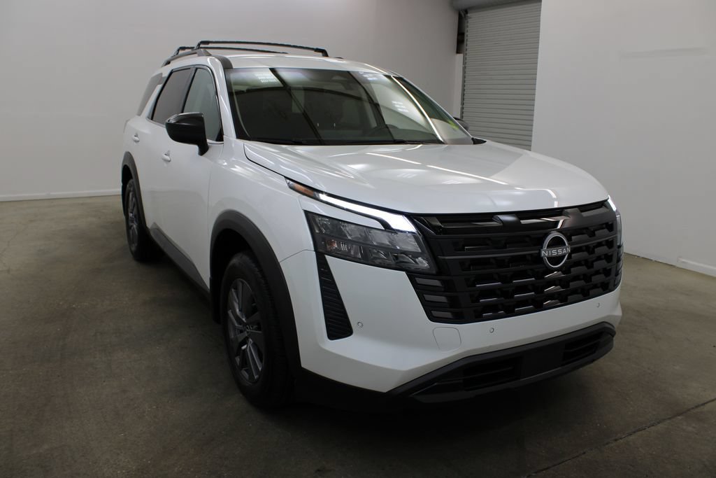 Used 2026 Nissan Pathfinder SV FWD image 6