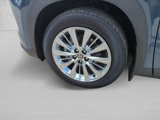 Used 2025 Toyota Grand Highlander AWD image 25