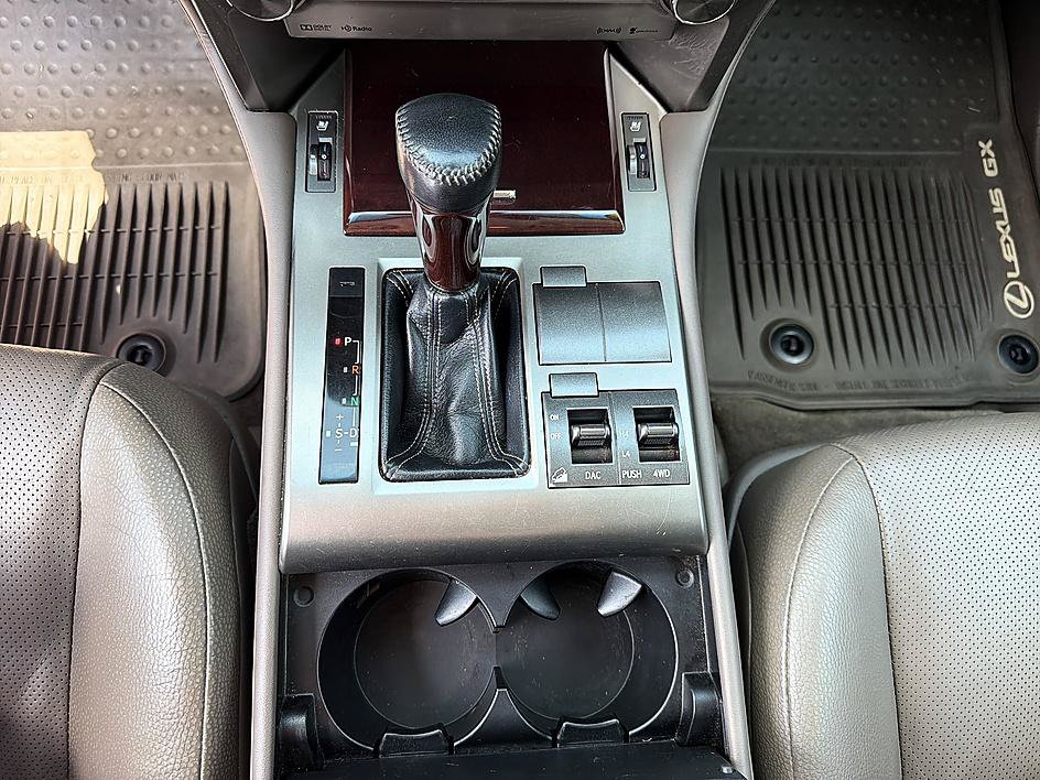 Used 2015 Lexus GX 460 w/ Premium Package AWD/4WD image 17