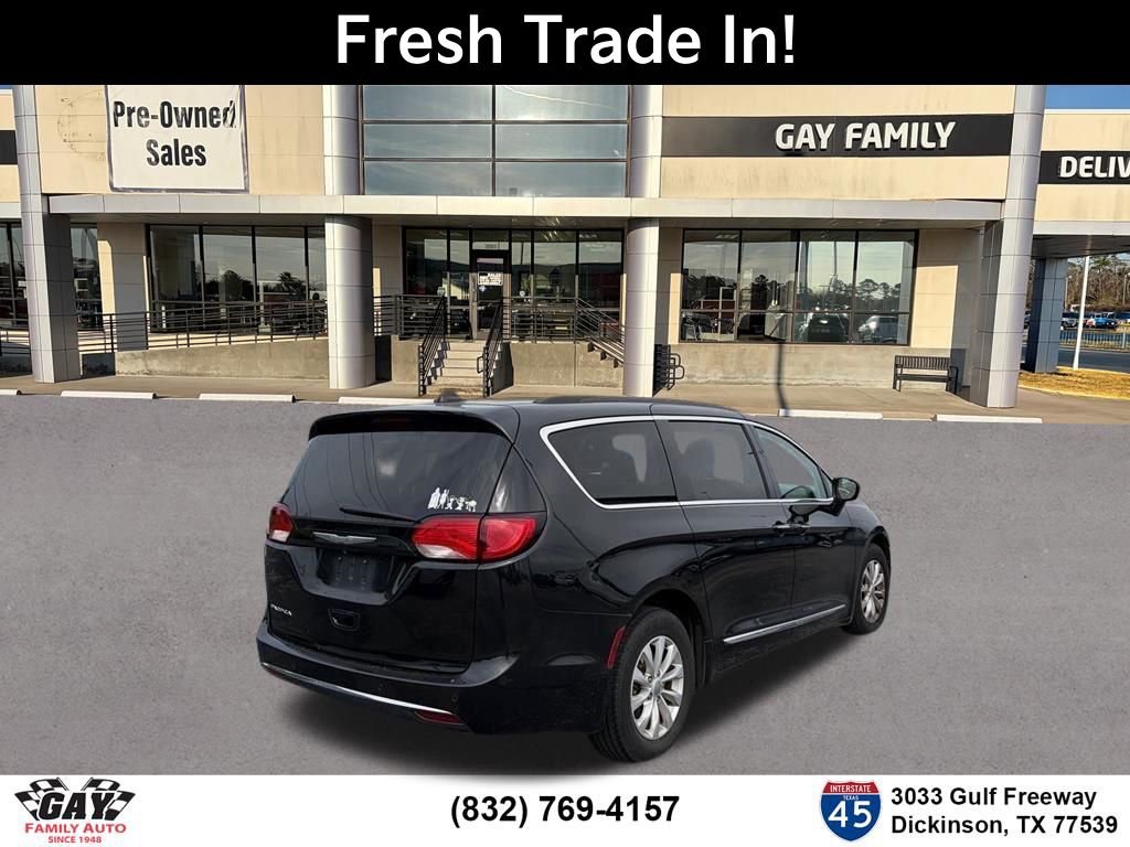 Used 2017 Chrysler Pacifica Touring-L FWD image 9