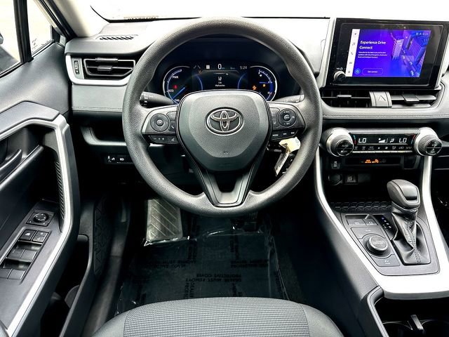 Used 2024 Toyota RAV4 LE AWD/4WD image 19