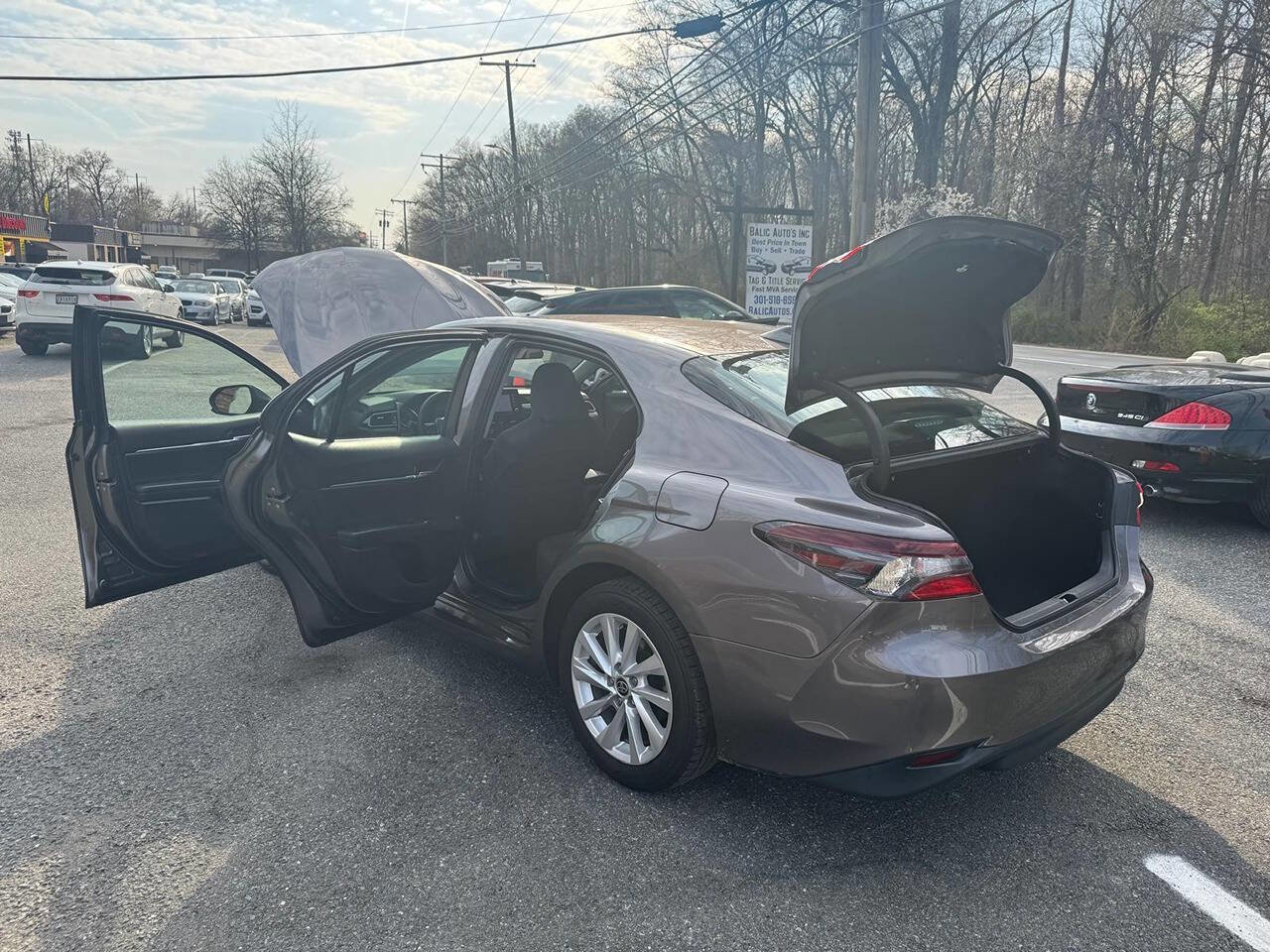 Used 2022 Toyota Camry LE image 9